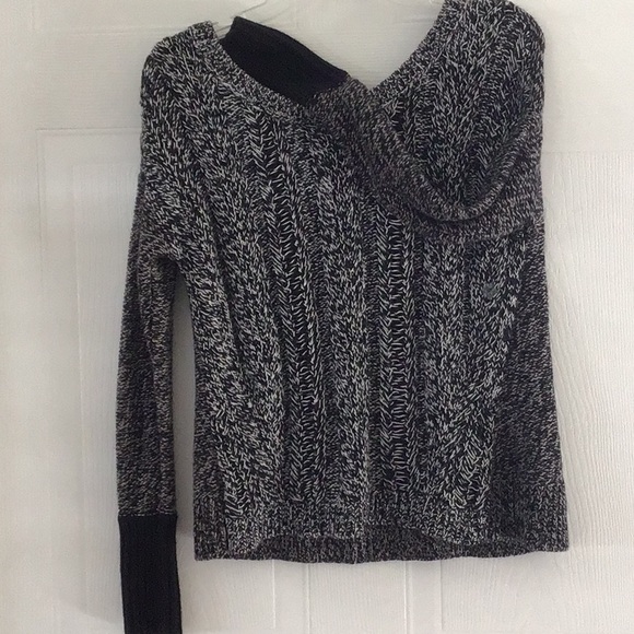 Sweater - Picture 4 of 6